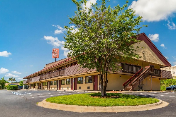 Red Roof Inn Columbia East - Fort Jackson image 3